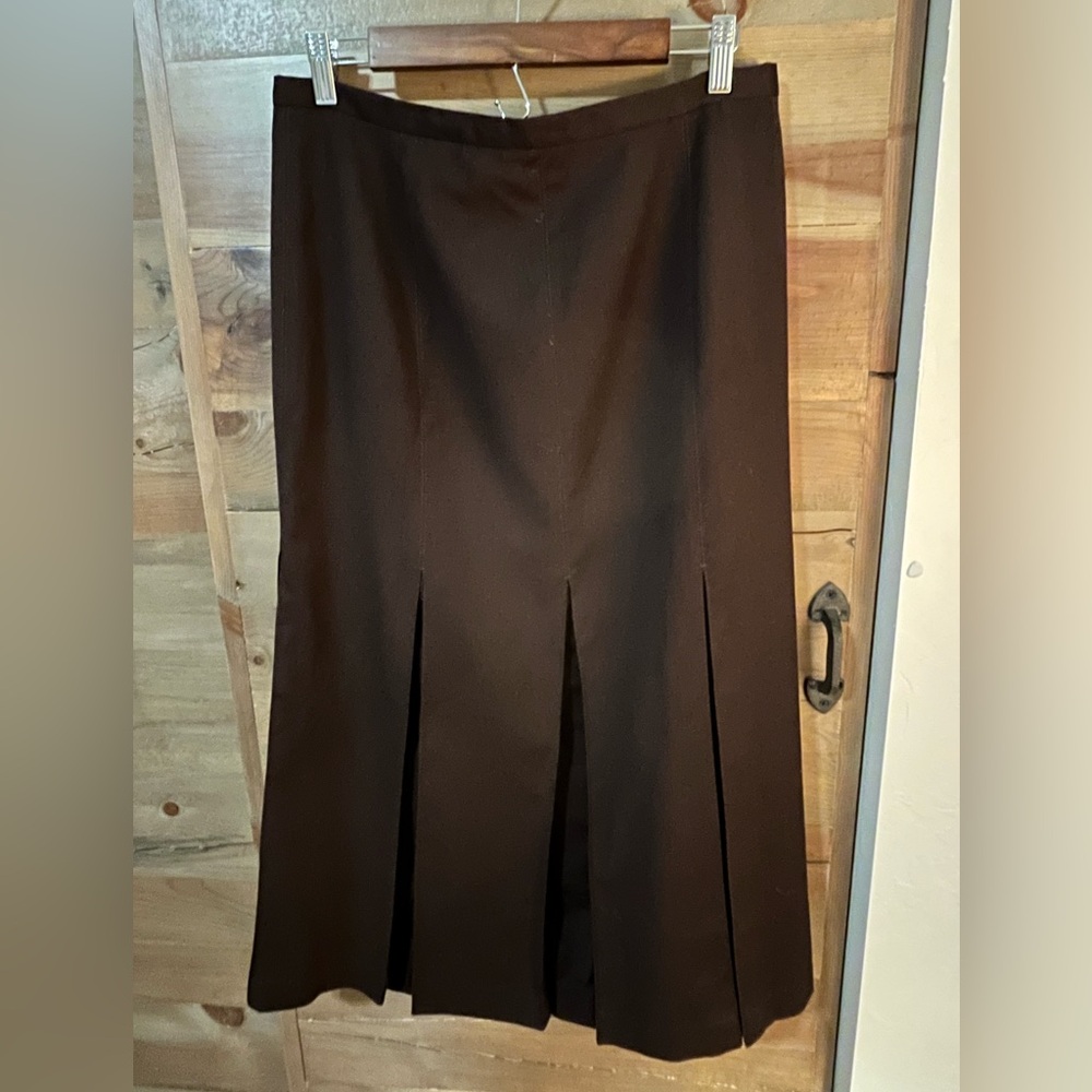 Harve Bernard classic 100% wool large-pleat midi skirt
